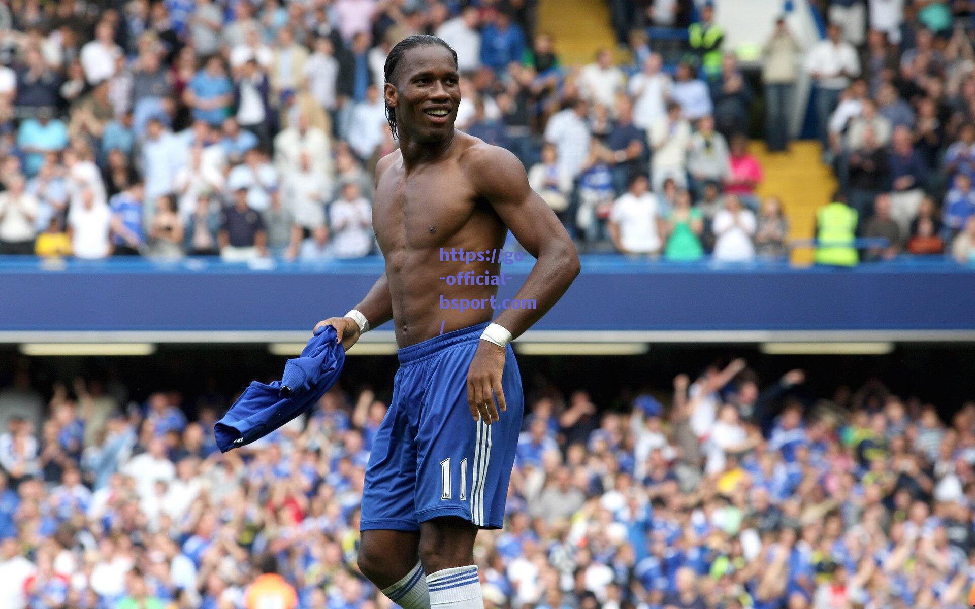 体坛在现场，温布利球场惊现巨型人形三狮，英德大战前夜点燃足球圣殿